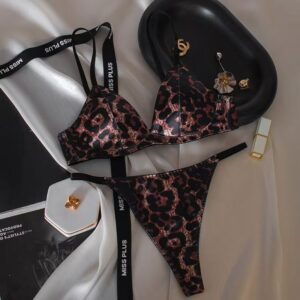 Французское треугольное бельё